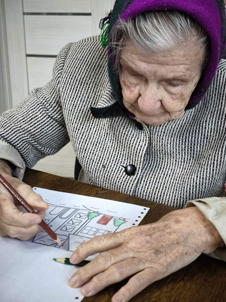 рисование в интернате престарелых Уютный дом